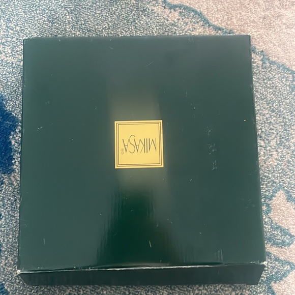 Mikasa Topiary Octagonal Plate with Green and Gold Band accents plates set of 2 - Picture 7 of 8